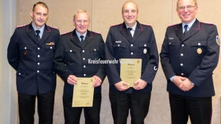 Kreisausbildungsleiter Lutz Mahlstedt mit den Motorsägenausbildern. Kreisausbildungsleiter Lutz Mahlstedt mit den Motorsägenausbildern.