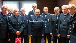 Hermann Fahrenholz (links) mit den geehrten Teilnehmern aus den Städten und Gemeinden.