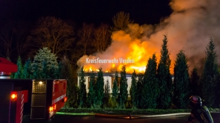 Bei Eintreffen stand ein Großteil des Gebäudes in Vollbrand.