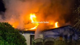 Mehrere Trupps unter Atemschutz löschten den Brand von außen.