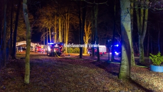 Einsatzfahrzeug der Feuerwehr am Einsatzort.