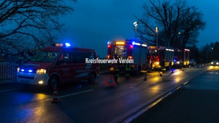 Einsatzfahrzeuge vor Ort.