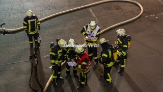 Lageeinweisung für einen Trupp unter Atemschutz.