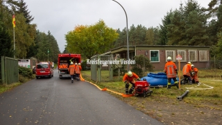 Aufbau der Wasserversorgung zur Waldbrandbekämpfung.