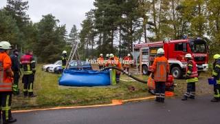 Das Löschwasser musste über einen Kilometer zur eigentlichen Einsatzstelle gepumpt werden.
