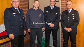 Frank Brasgalla (2. v.l.) wurde von Kreisausbildungsleiter Lutz Mahlstedt (links) für seine 15-jährige Ausbildertätigkeit.