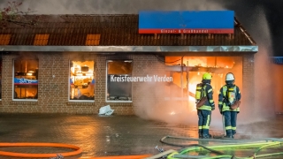 Das gesamte Gebäudeinnere war vom Brand betroffen, der Sachschaden fällt ersten Schätzungen nach beträchtlich aus.