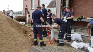 Sandsackfüllstation in Betrieb - über 100 Tonnen Sand wurden abgefüllt.