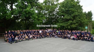 Gruppenfoto der Kreisverdener Einsatzkräfte kurz vor der Rückfahrt in den Landkreis Verden.