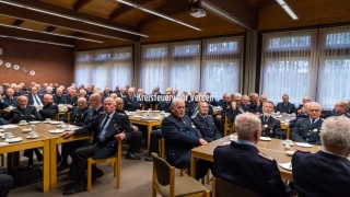Volles Haus in der Feuerwehrtechnischen Zentrale - 180 Senioren waren der Einladung zum 33. Seniorennachmittag gefolgt. Volles Haus in der Feuerwehrtechnischen Zentrale - 180 Senioren waren der Einladung zum 33. Seniorennachmittag gefolgt.