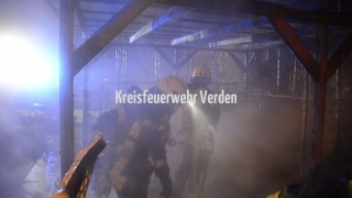 Löscharbeiten an der Einsatzstelle.