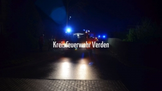 Einsatzfahrzeuge vor Ort.