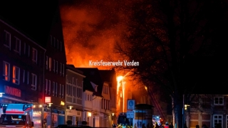 Dachstuhl in Vollbrand.