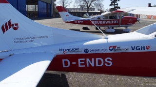 Die Cessna 206 des Feuerwehr-Flugdienstes. Die Cessna 206 des Feuerwehr-Flugdienstes.