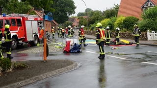 Einsatzkräfte an der Einsatzstelle.