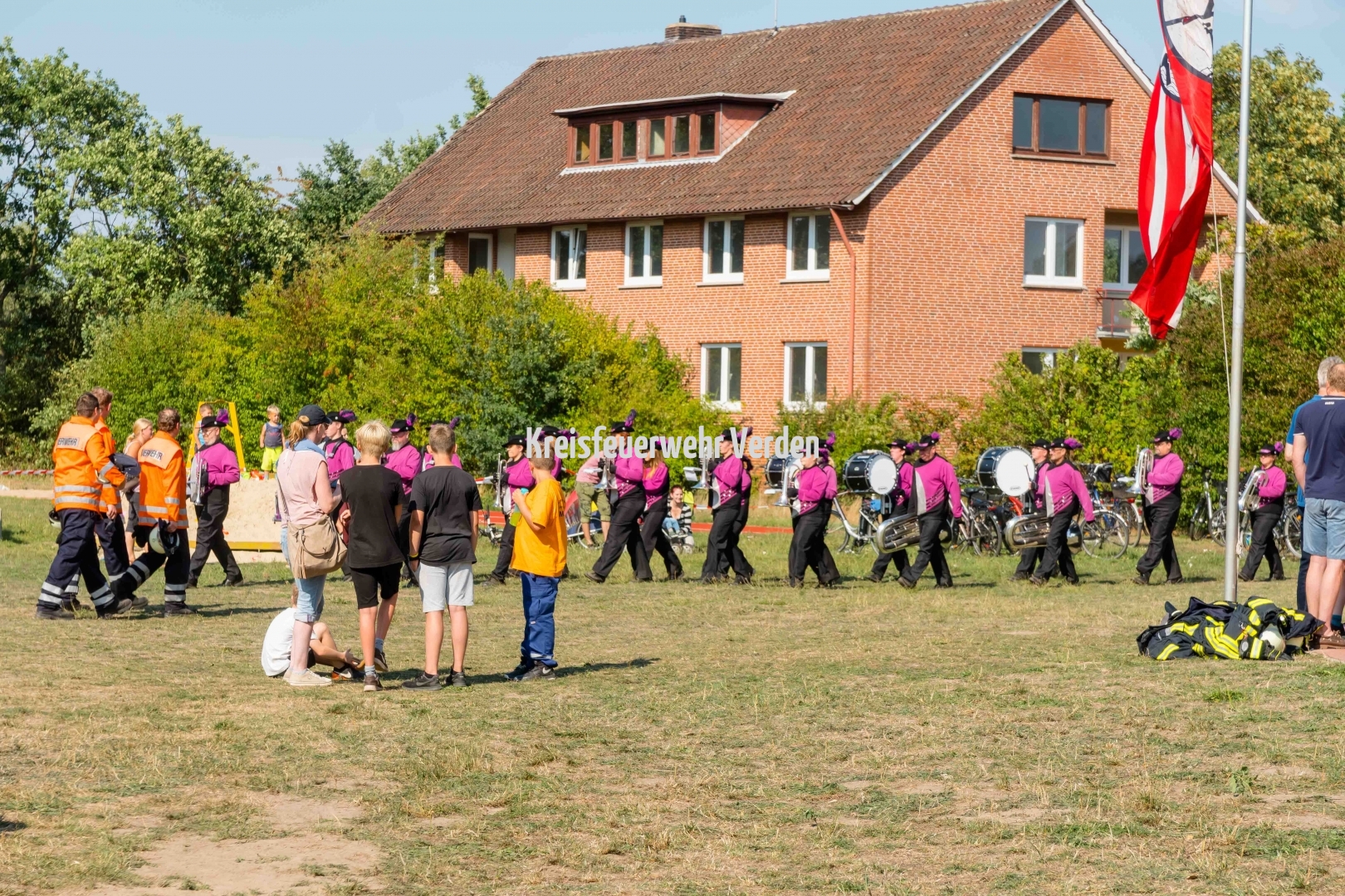 Für ein buntes Rahmenprogramm sorgte unter anderem die FMC Showband der Feuerwehr Verden.