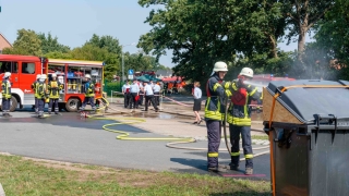 Im Modul C musste ein kompletter Löschangriff zur Bekämpfung eines Containerbrandes aufgebaut werden.