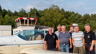 (v.l.) Kreisbrandmeister Hans-Hermann Fehling, Vorsitzender Heinrich Kracke, Karl-Heinz Hesse, Enrico Moritz, Wilfried Müller, Stadtbrandmeister Peter Schmidt.