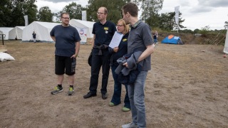 Landes-Jugendfeuerwehrwart André Lang (rechts) besuchte gestern das 17. Kreiszeltlager der Kreis-Jugendfeuerwehr Verden.