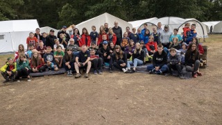 Deutsch-polnische Gemeinschaftsaufgabe - Bau einer Sitzbank aus Paletten.