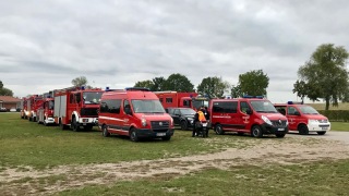 Kreisfeuerwehrbereitschaft Verden nach Ankunft in Bleckede.