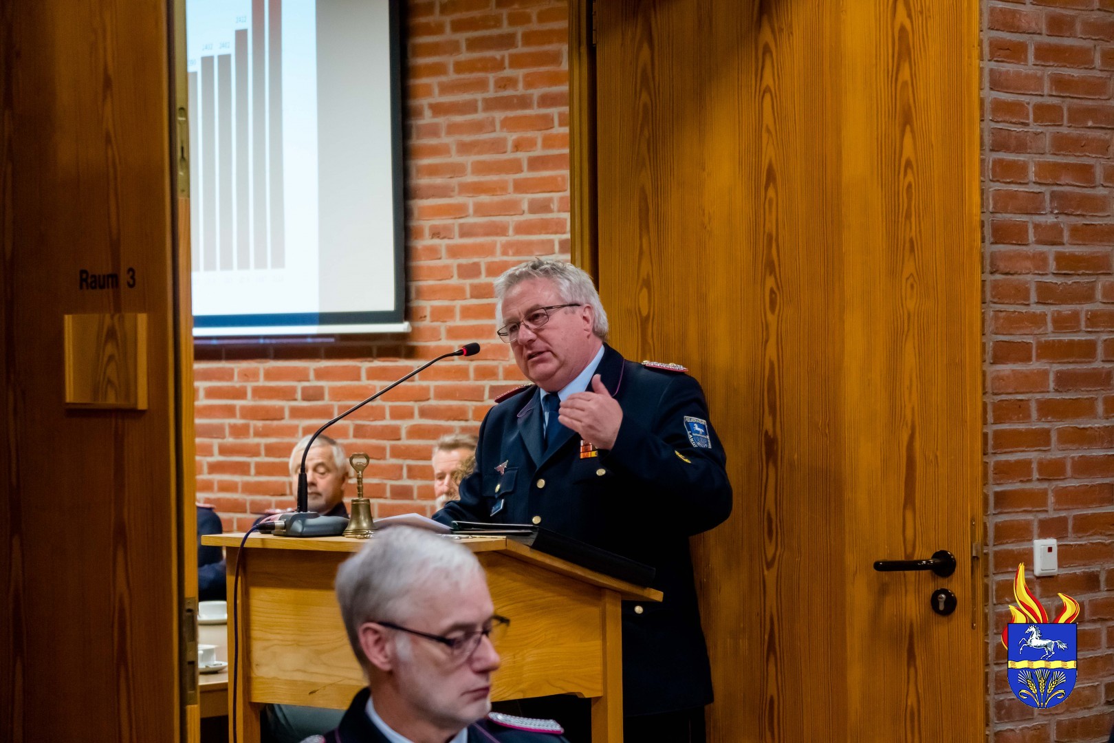 Kreisbrandmeister Hans-Hermann Fehling berichtete über aktuelle Themen der Kreisfeuerwehr Verden.
