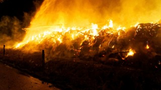 Bereits in Vollbrand stand am Sonntagmorgen eine Scheune bei Eintreffen der ersten Einsatzkräfte in Dörverden-Westen.