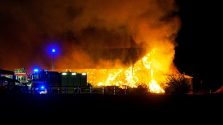 Großbrand am Sonntagmorgen einer landwirtschaftlichen Lagerhalle.