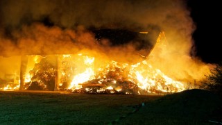Großbrand am Sonntagmorgen einer landwirtschaftlichen Lagerhalle.