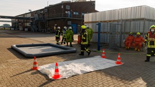 Einsatzkräfte an der Einsatzstelle.