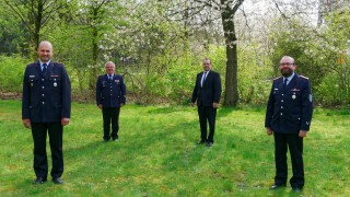 Das neue Führungsteam der Kreisfeuerwehr Verden mit Landrat Peter Bohlmann, v.l.: Mario Rosebrock (stv. Kreisbrandmeister), Hans-Hermann Fehling (Kreisbrandmeister), Peter Bohlmann und Dennis Körte (stv. Kreisbrandmeister).