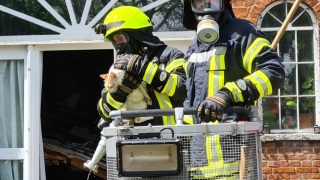 Eine Katze konnte gegen Mittag aus dem Gebäude gerettet werden.