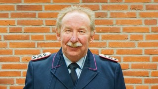 Geehrter Joachim Buß mit dem Deutschen Feuerwehr-Ehrenkreuz in Bronze.