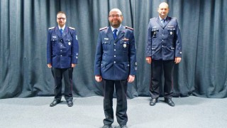 Das zukünftige Führungstrio der Kreisfeuerwehr Verden mit Dennis Bösche als Kreisbrandmeister (vorne) und Ulf Carstens und Mario Rosebrock als stellvertretende Kreisbrandmeister (hinten, von links).