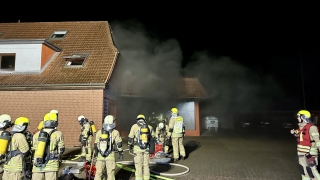 Löscharbeiten unter Atemschutz.