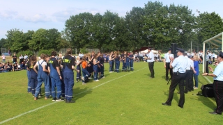 Die drei bestplatzierten Gruppen bei der Siegerehrung