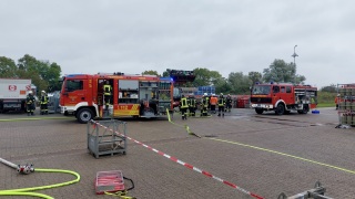 Einsatzkräfte in Bereitstellung.