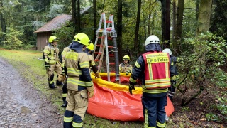 Wasserübergabepunkt im Wald.
