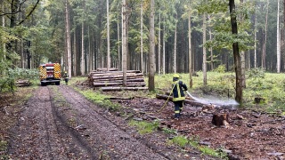 Bekämpfung eines Bodenfeuers nahe Lehrden.