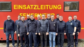 Die Schulungsteilnehmer der Technischen Einsatzleitung mit Trainer Philipp Michel (links).
