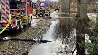 Pumparbeiten am Wümmedeich.