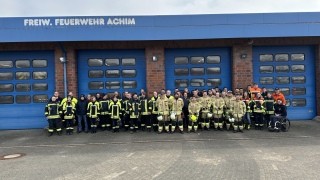 Gruppenfoto der Teilnehmer.