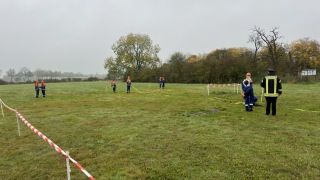 Die Jugendlichen mussten unter anderem ein Löschangriff zeigen.