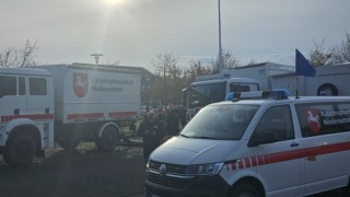 Führungszug Land auf dem Parkplatz des Kreishauses. Führungszug Land auf dem Parkplatz des Kreishauses.