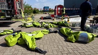 Das Erlernen des richtigen Umganges mit der Spezialausrüstung für Gefahrguteinsätze stand im Fokus des Lehrganges.