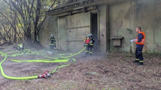 Gebäudebrand im Schadensgebiet – Aufgabe für den Fachzug Wassertransport.