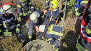 Schachtrettung einer verunfallten Person.