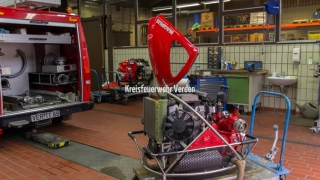 Die Einsatzfahrzeuge und Geräte der Feuerwehren im Landkreis werden in der Fahrzeugwerkstatt jährlich überprüft und bei Bedarf repariert.