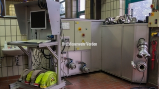 Dazu steht unter anderem ein moderner Pumpenprüfstand bereit.