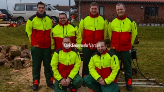 Die Ausbilder des Motorsägen-Lehrganges um Lehrgangsleiter Rene Braber (vorne links).